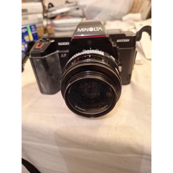 MINOLTA 5000 AF mit 35-70mm f/4,0 - SNr: 60107508 With Bag And Extras - Picture 1 of 8